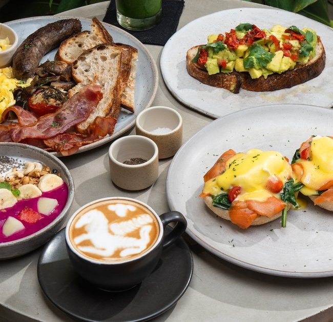 brunch spread at FLOCK Bali in Ubud — eggs benny, avo toast and acai bowl